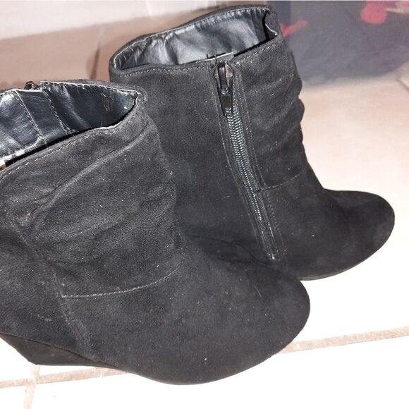 Black swede wedge heels, size 6.5 - Picture 6 of 7